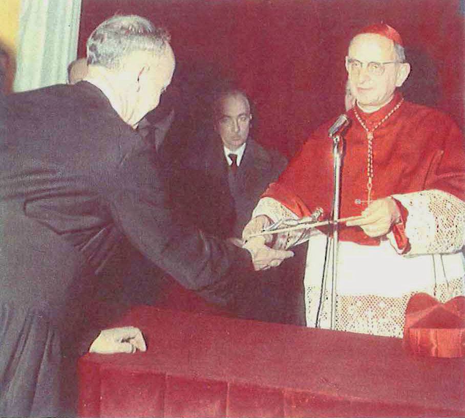 17 Febbraio 1966 Convitto IGNIS il Card Montini Crocifisso a don Eugenio