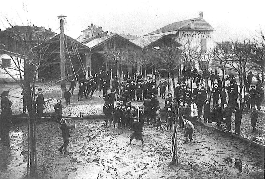 1903 -1909 Una domenica nella sede di via Lario