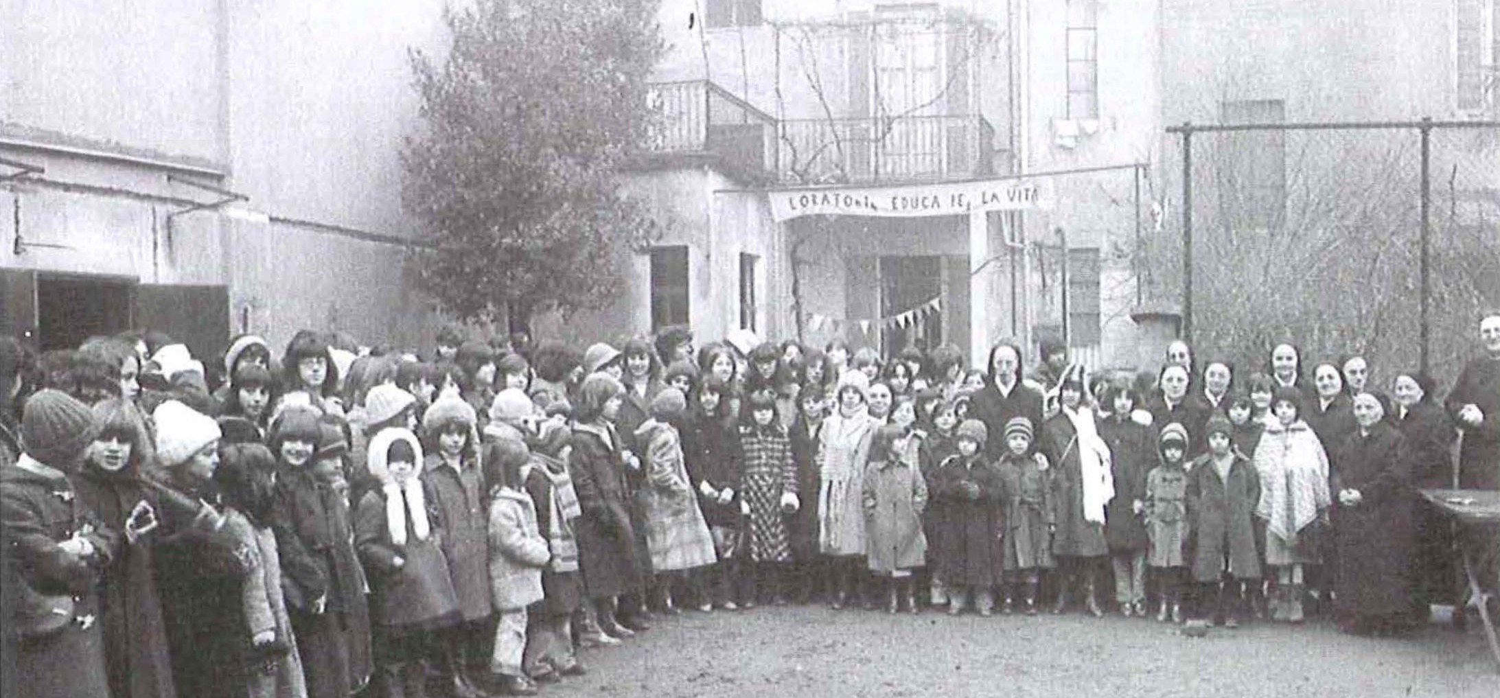 1978 L'Orntorio femminile raccolto attorno alle Suore della Famiglia, del Sacro Cuore di GesÌì.. i,n occasione del 40° della loro presenza al Patronato Sant 'Antonio