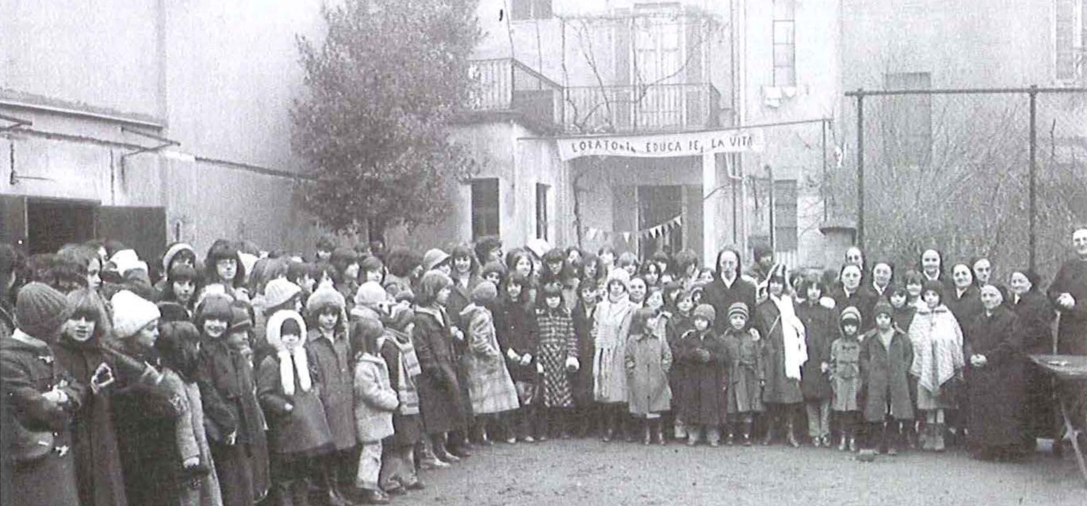 1978 L'Orntorio femminile raccolto attorno alle Suore della Famiglia, del Sacro Cuore di GesÌì.. i,n occasione del 40° della loro presenza al Patronato Sant 'Antonio