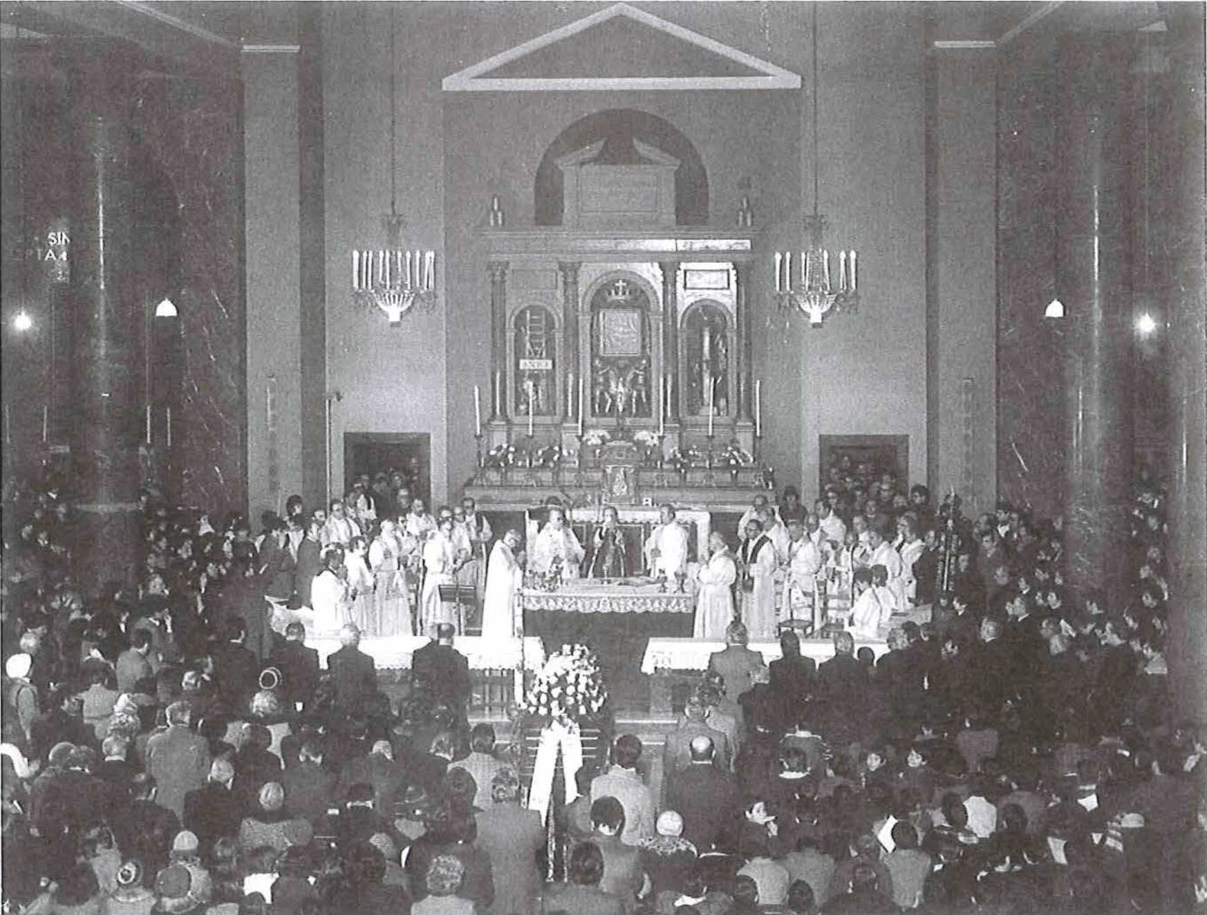 30 Gennaio 1977 Mons Libero Tresoldi presiede la concelebrnzione Eucaristica per il funerae di Don Eugenio