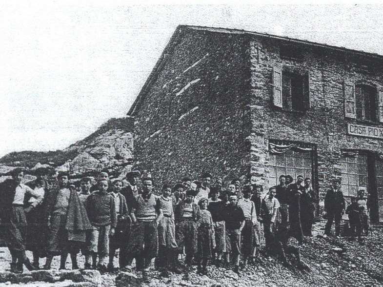 Gita degli allievi maggiori a Trona nel 1935