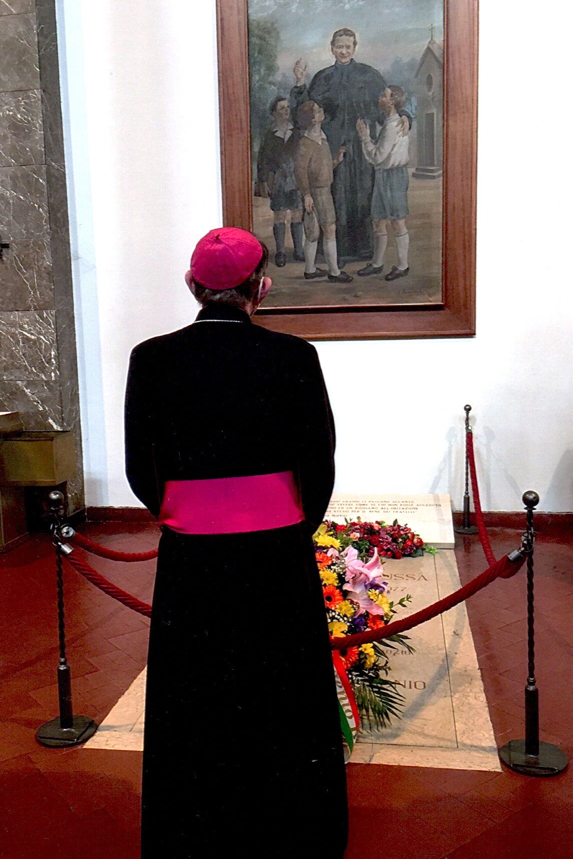 arcivescovo in preghiera