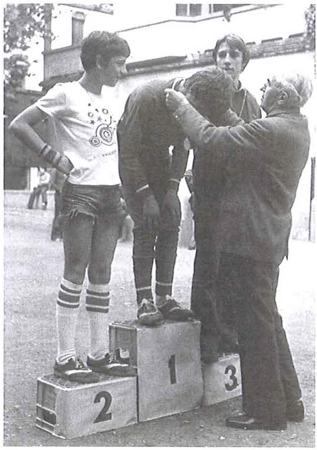 Olimpiadi 1954 La premiazione dei vincitori di una gara